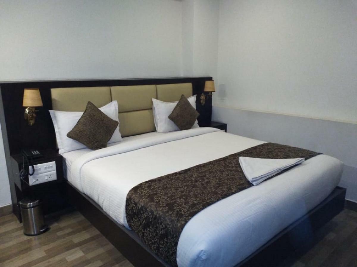 Saravanaa Residency Madurai Bagian luar foto