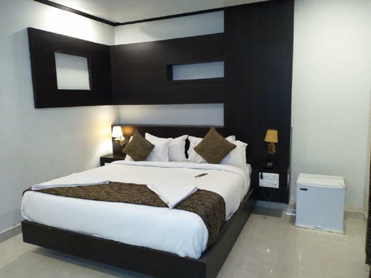 Saravanaa Residency Madurai Bagian luar foto